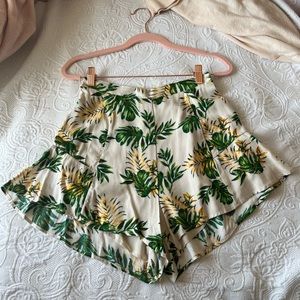 High waisted, palm leaf fabric shorts